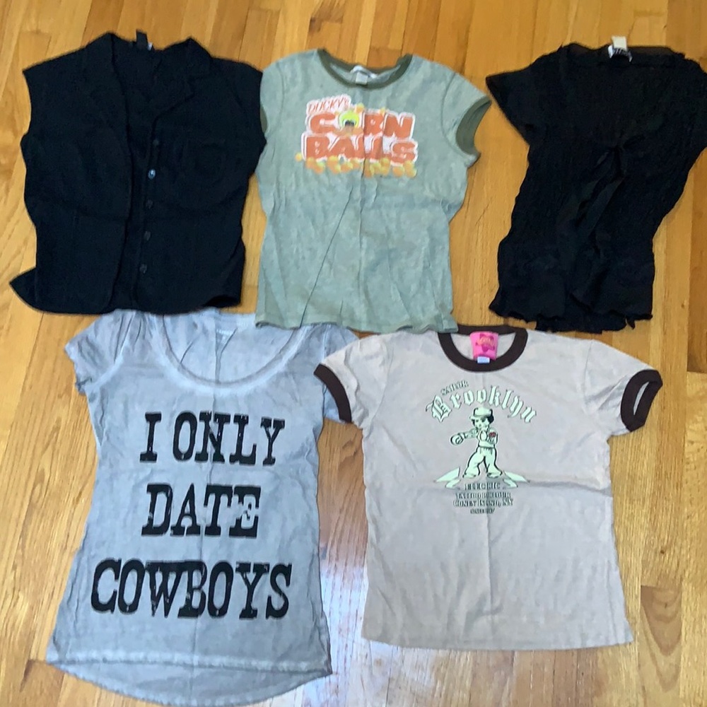 ⭐️ Lot of 5 shirts, Tees and blouses